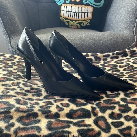Michael Shannon size 8 leather pumps.  Excellent condition - Picture 3 of 5
